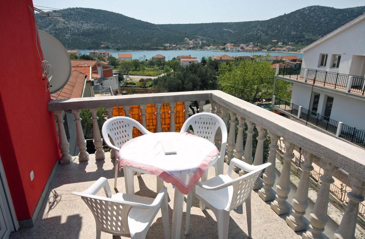 Apartments With A Parking Space Vinisce, Trogir - 4886 エクステリア 写真