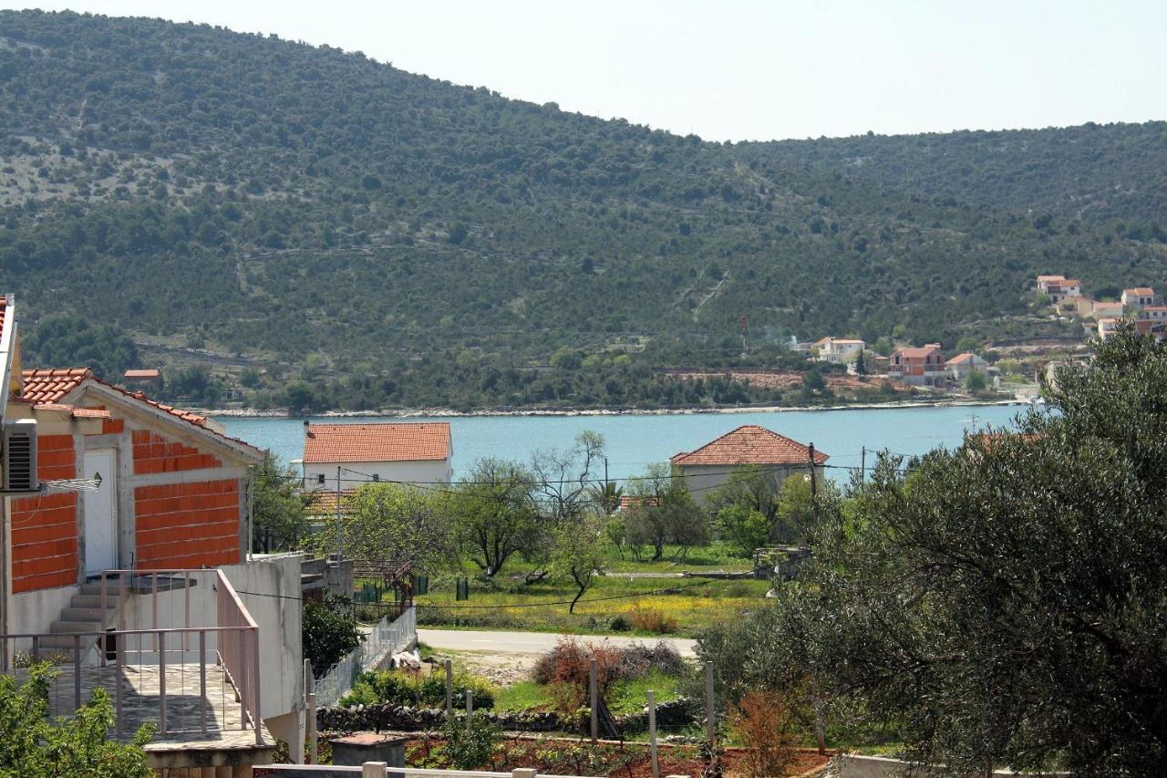 Apartments With A Parking Space Vinisce, Trogir - 4886 エクステリア 写真