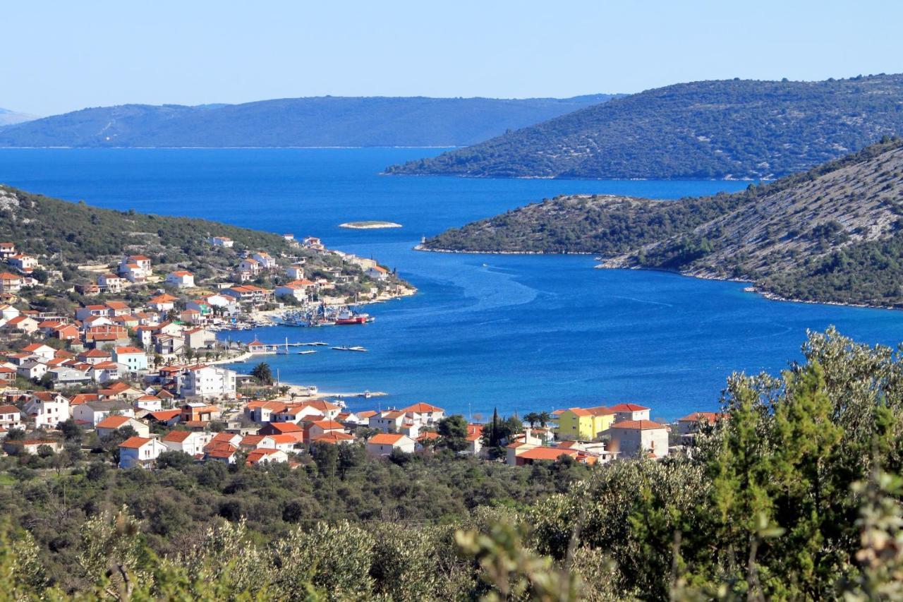 Apartments With A Parking Space Vinisce, Trogir - 4886 エクステリア 写真