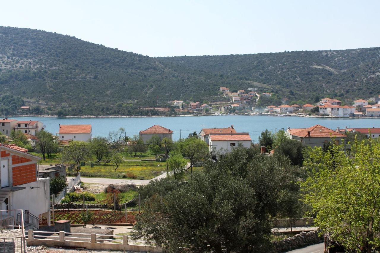 Apartments With A Parking Space Vinisce, Trogir - 4886 エクステリア 写真